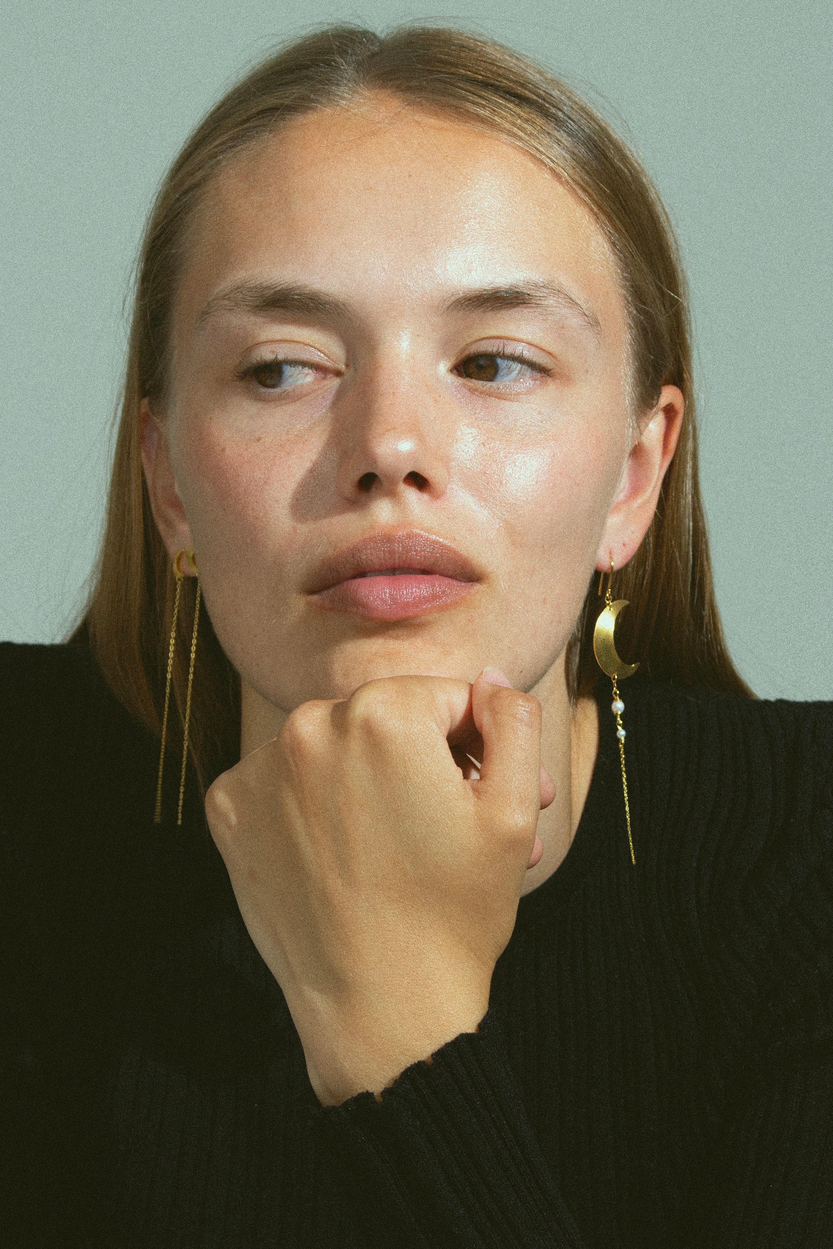 Half Moon with pearl chain ørering - forgyldt